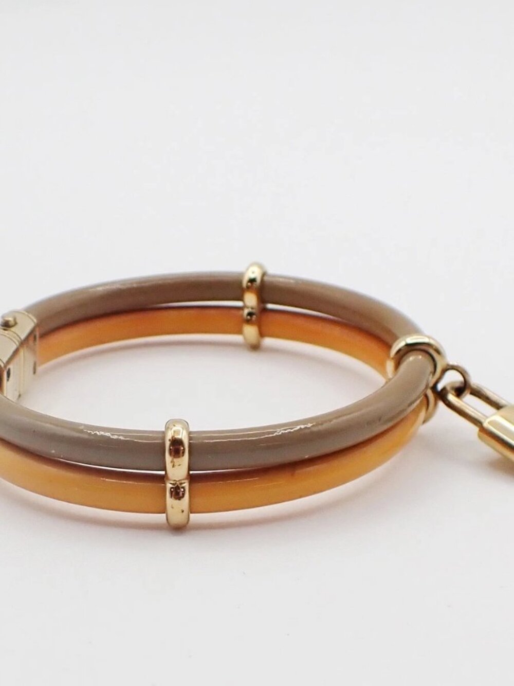 LOUIS VUITTON Keep It Twice Bracelet Patent Leather Khaki Yellow GHW - Picture 4 of 14